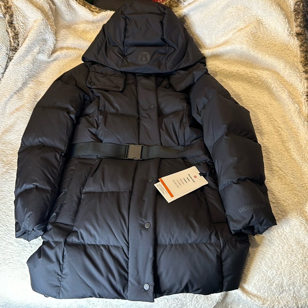 Lululemon Wunder Puff Waist Jacket
Black (First Release)